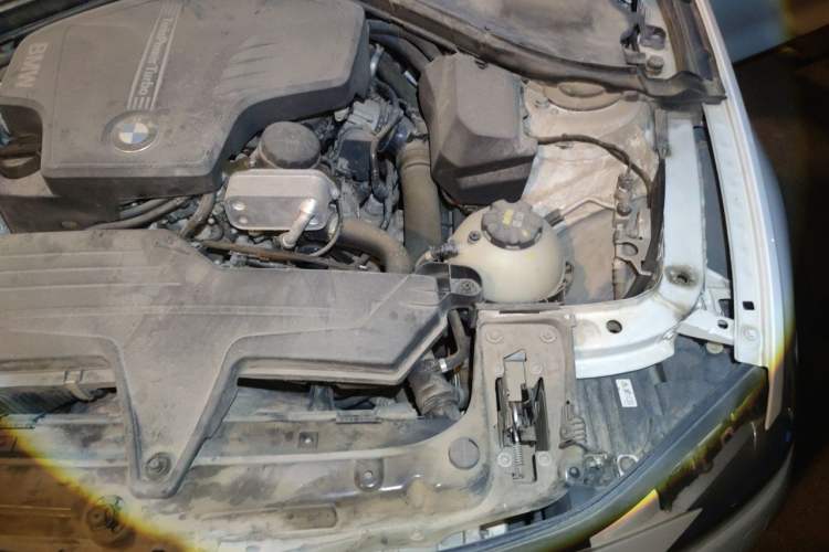 Used BMW 3 Series 2014 320Li Fashion Model Engine Bay Left