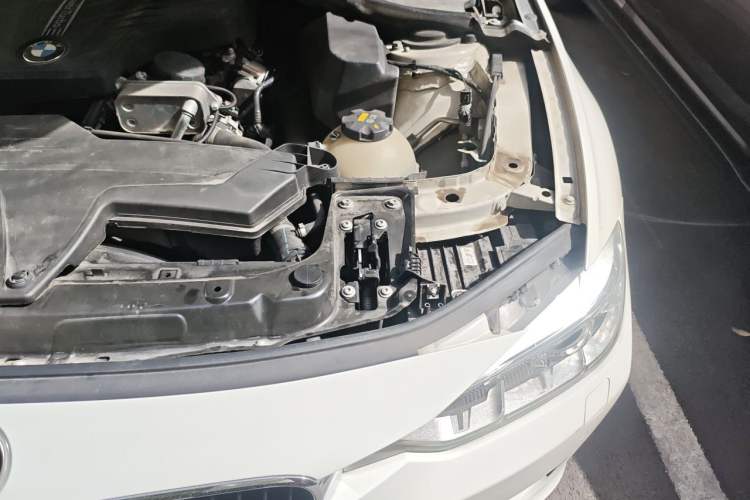 Used BMW 3 Series 2014 328Li Fashion Model Engine Bay Left