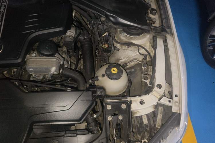 Used BMW 3 Series 2014 320Li Fashion Design Package Engine Bay Left