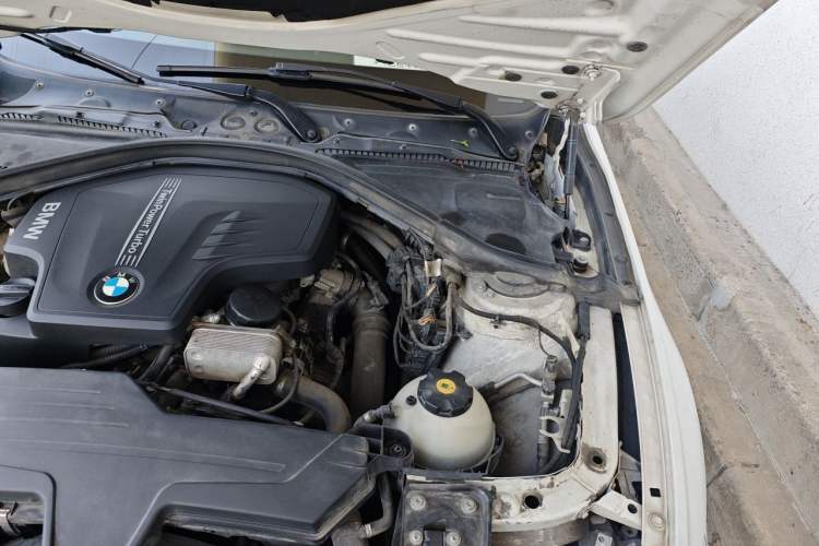Used BMW 3 Series 2014 320Li Fashion Model Engine Bay Left