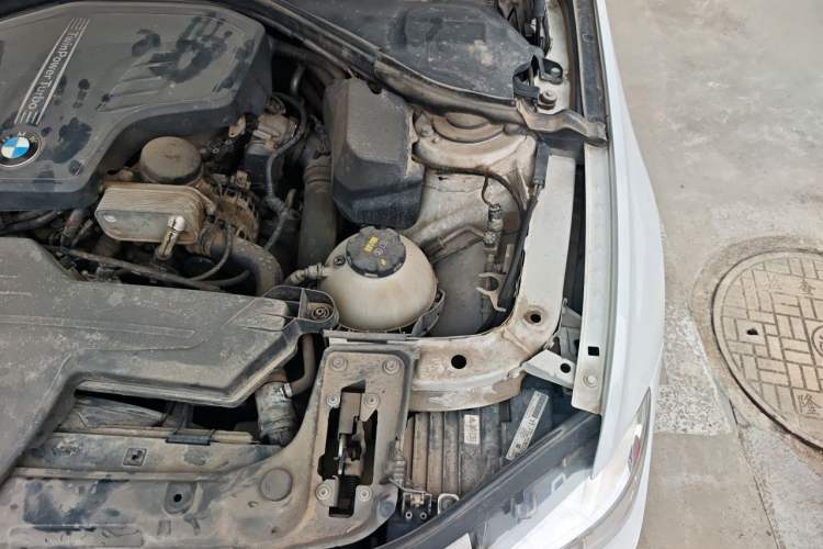 Used BMW 3 Series 2014 320Li Fashion Model Engine Bay Left