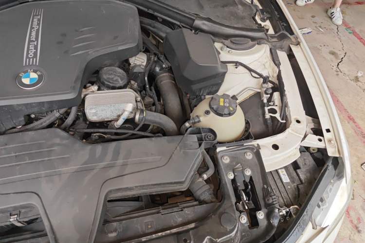 Used BMW 3 Series 2014 320Li Fashion Model Engine Bay Left