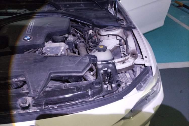 Used BMW 3 Series 2014 320i Sport Edition Engine Bay Left