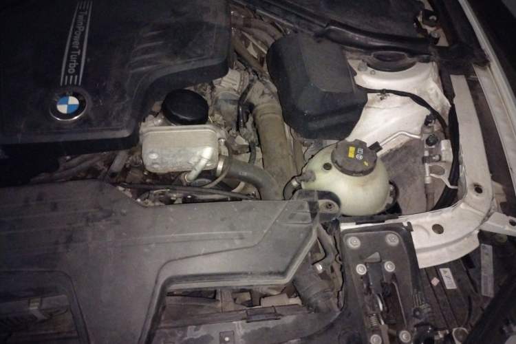 Used BMW 3 Series 2014 320Li Fashion Model Engine Bay Left