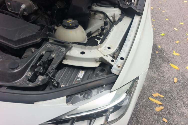 Used BMW 3 Series 2014 320Li Fashion Model Engine Bay Left