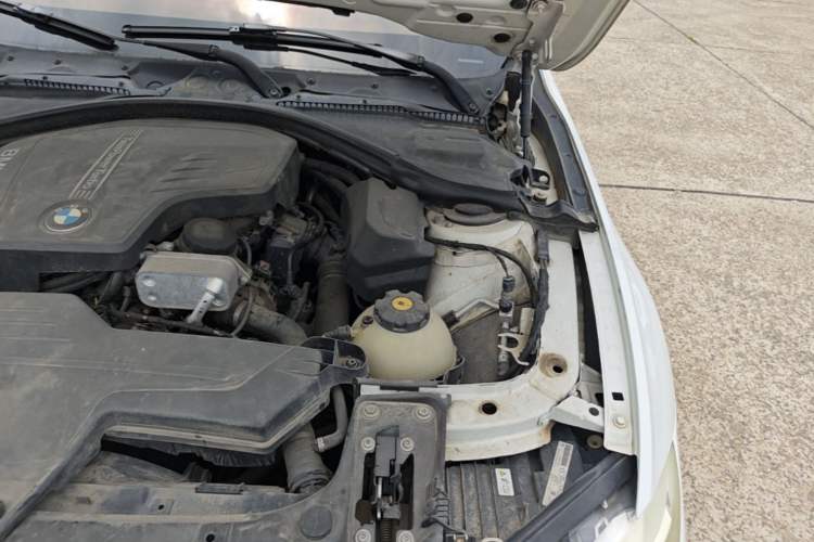 Used BMW 3 Series 2014 320i Sport Edition Engine Bay Left