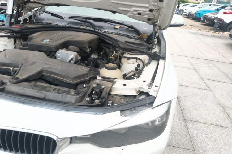 Used BMW 3 Series 2014 320i Active Edition Engine Bay Left