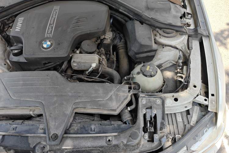Used BMW 3 Series 2014 320Li Fashion Model Engine Bay Left