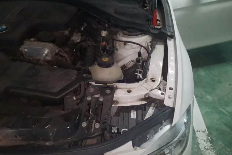 Used BMW 3 Series 2014 320Li Fashion Model Engine Bay Left