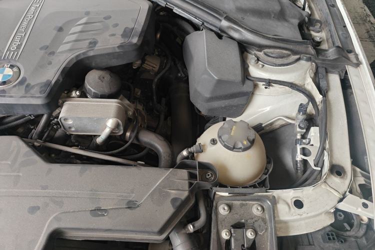 Used BMW 3 Series 2014 320i Active Edition Engine Bay Left