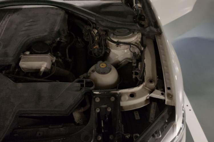 Used BMW 3 Series 2014 320Li Fashion Model Engine Bay Left