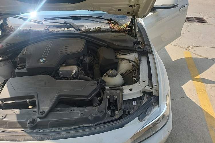 Used BMW 3 Series 2014 320i Sport Edition Engine Bay Left