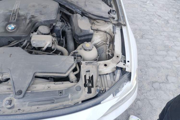 Used BMW 3 Series 2014 320i Sport Edition Engine Bay Left