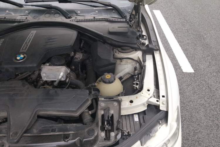 Used BMW 3 Series 2014 328Li Fashion Model Engine Bay Left