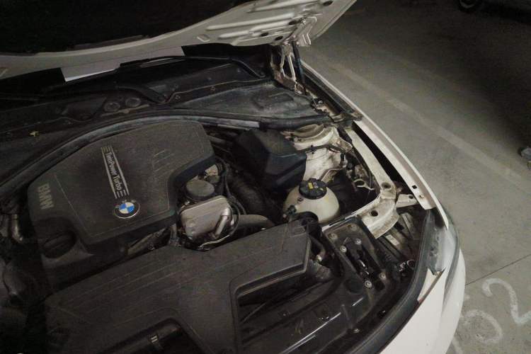Used BMW 3 Series 2014 320Li Fashion Model Engine Bay Left