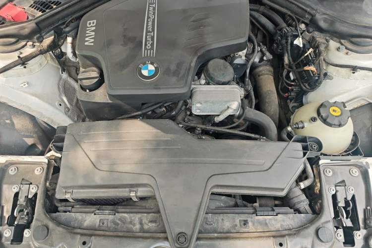 Used BMW 3 Series 2014 320i Sport Edition Engine Bay