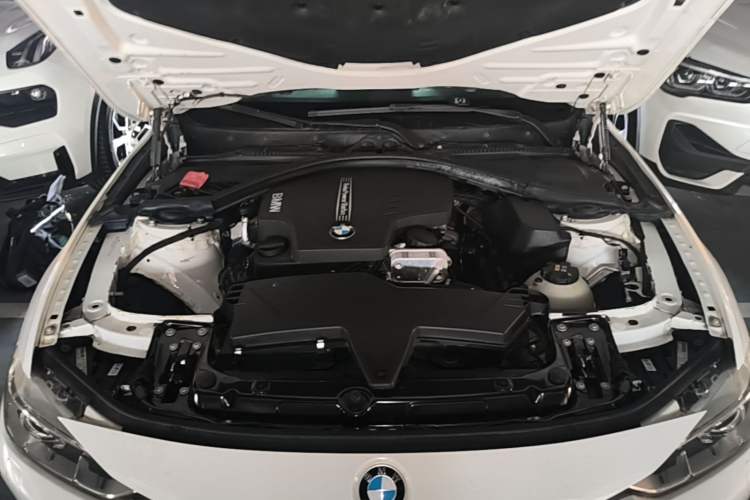 Used BMW 3 Series 2014 320Li Fashion Model Engine Bay