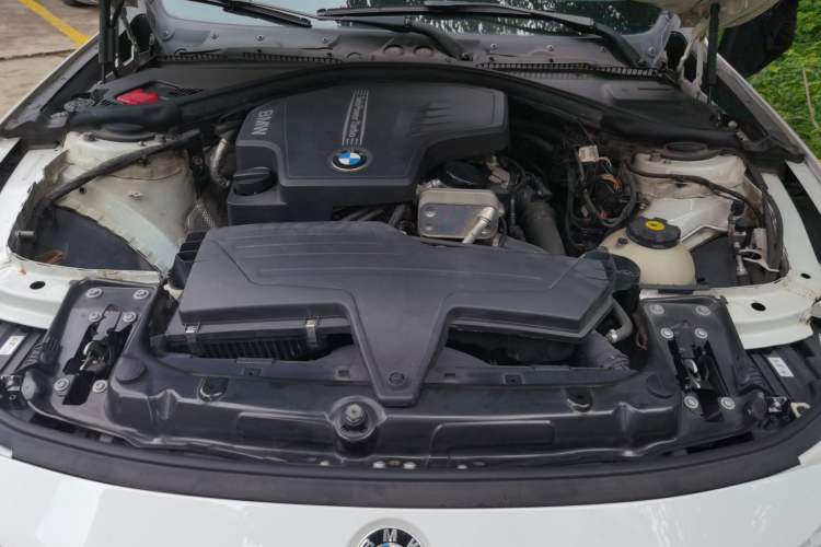 Used BMW 3 Series 2014 320Li Fashion Model Engine Bay