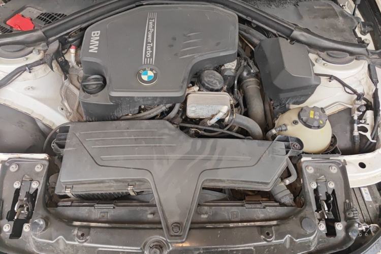 Used BMW 3 Series 2014 320Li Fashion Model Engine Bay