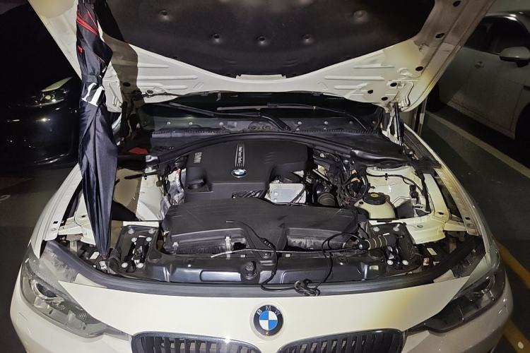 Used BMW 3 Series 2014 320Li Fashion Model Engine Bay