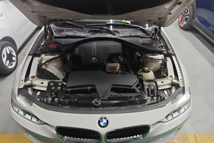 Used BMW 3 Series 2014 320Li Fashion Model Engine Bay