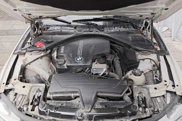 Used BMW 3 Series 2014 320Li Fashion Model Engine Bay