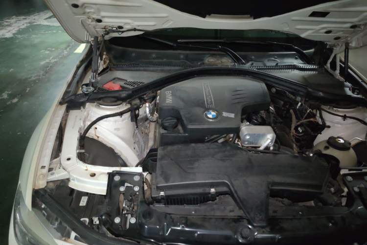 Used BMW 3 Series 2014 328i Sport Design Package Engine Bay Right