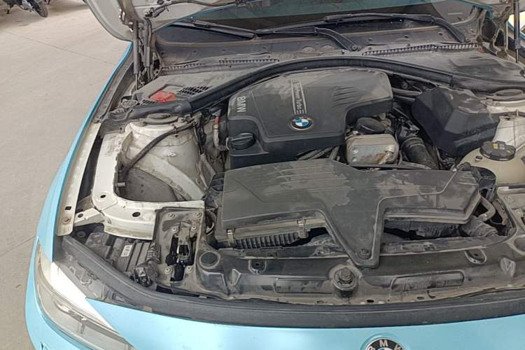 Used BMW 3 Series 2014 320i Sport Edition Engine Bay Right
