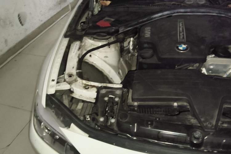 Used BMW 3 Series 2014 320Li Fashion Model Engine Bay Right