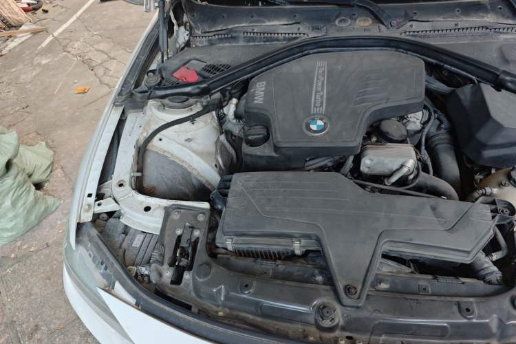 Used BMW 3 Series 2014 320i Sport Edition Engine Bay Right