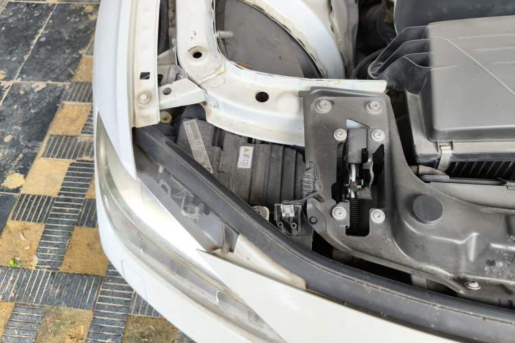 Used BMW 3 Series 2014 320Li Fashion Model Engine Bay Right
