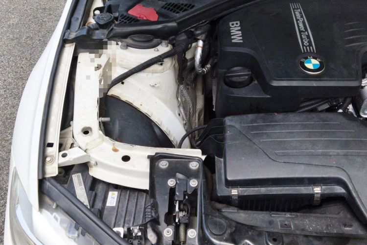 Used BMW 3 Series 2014 320i Sport Edition Engine Bay Right