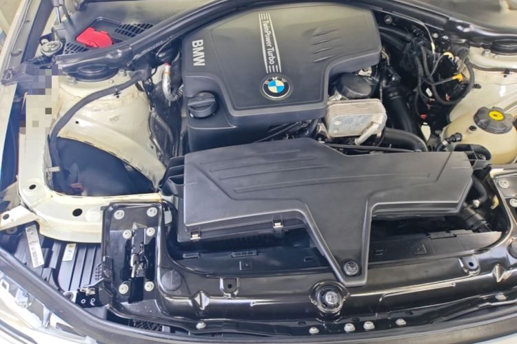 Used BMW 3 Series 2014 320i Sport Edition Engine Bay Right