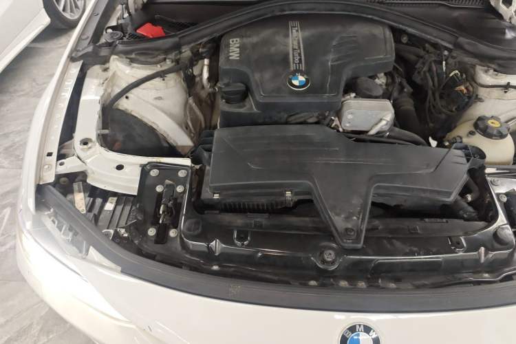 Used BMW 3 Series 2014 320i Sport Edition Engine Bay Right