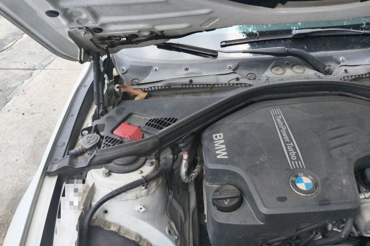 Used BMW 3 Series 2014 320i Sport Design Package Engine Bay Right