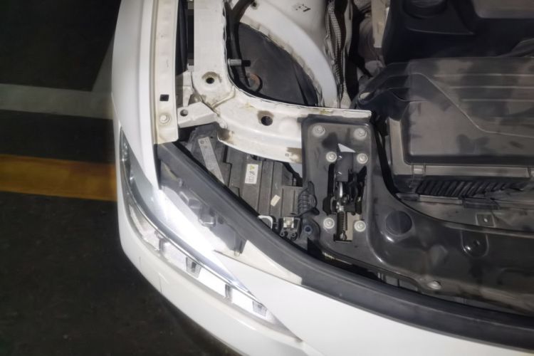 Used BMW 3 Series 2014 320Li Fashion Model Engine Bay Right
