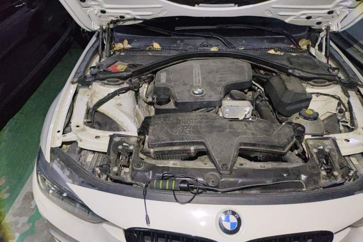 Used BMW 3 Series 2014 320Li Fashion Model Engine Bay Right
