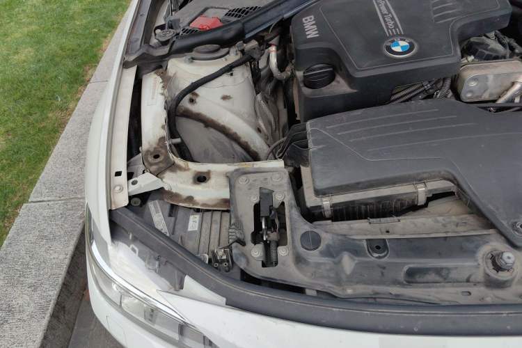 Used BMW 3 Series 2014 320Li Fashion Model Engine Bay Right