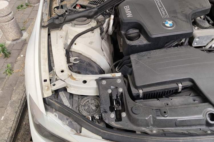 Used BMW 3 Series 2014 320i Sport Edition Engine Bay Right