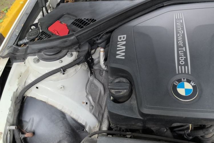 Used BMW 3 Series 2014 320i Sport Design Package Engine Bay Right