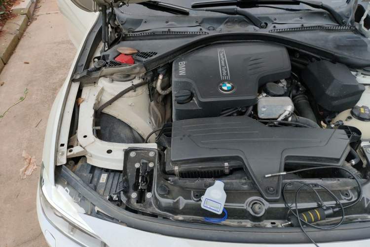 Used BMW 3 Series 2014 320i Sport Edition Engine Bay Right