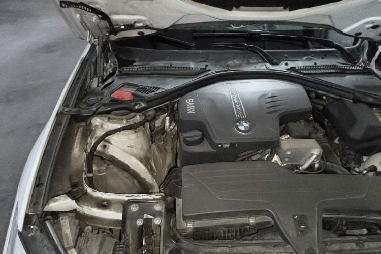 Used BMW 3 Series 2014 320i Sport Edition Engine Bay Right