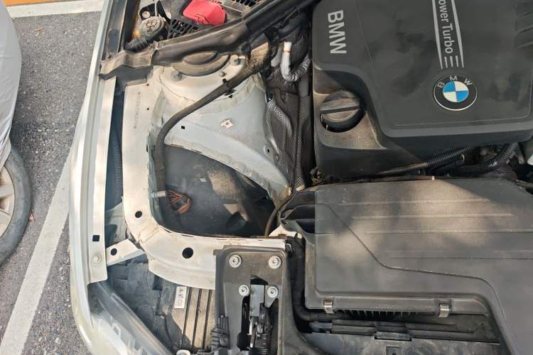 Used BMW 3 Series 2014 320i Sport Edition Engine Bay Right