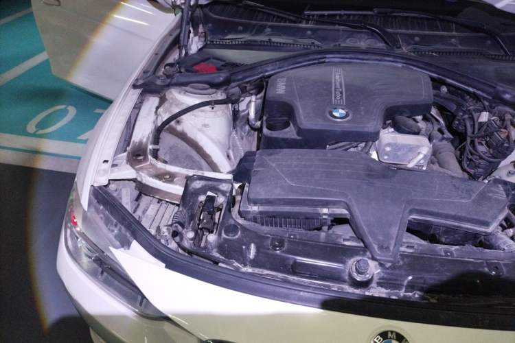Used BMW 3 Series 2014 320i Sport Edition Engine Bay Right