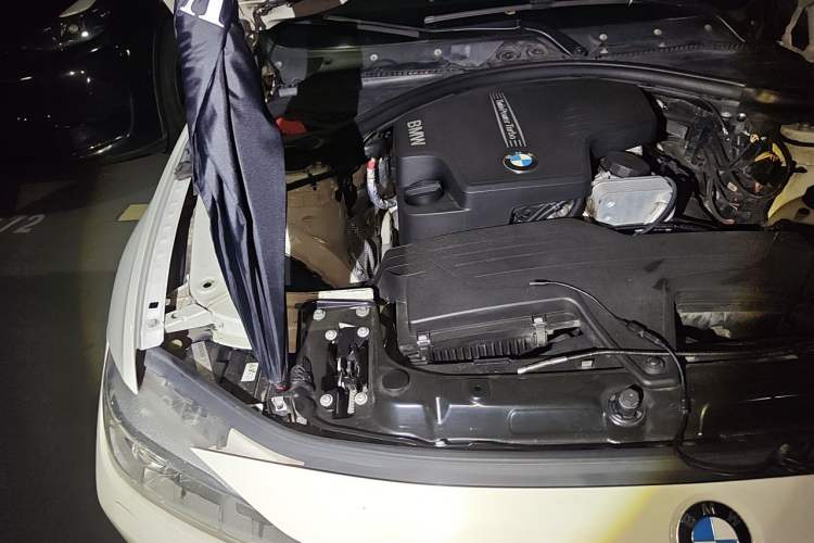 Used BMW 3 Series 2014 320Li Fashion Model Engine Bay Right