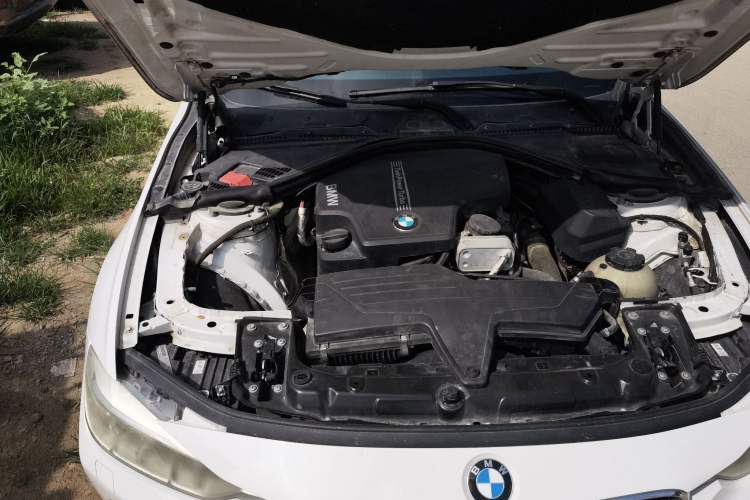 Used BMW 3 Series 2014 320Li Fashion Model Engine Bay Right