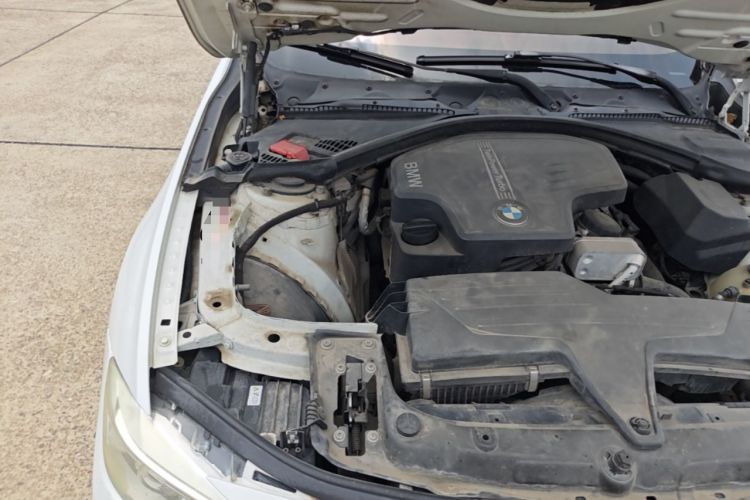 Used BMW 3 Series 2014 320i Sport Edition Engine Bay Right