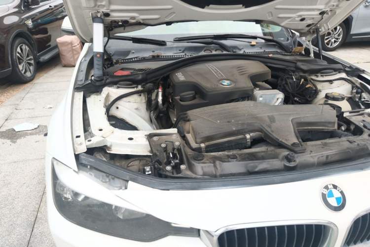 Used BMW 3 Series 2014 320i Active Edition Engine Bay Right