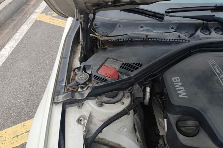 Used BMW 3 Series 2014 320i Sport Edition Engine Bay Right