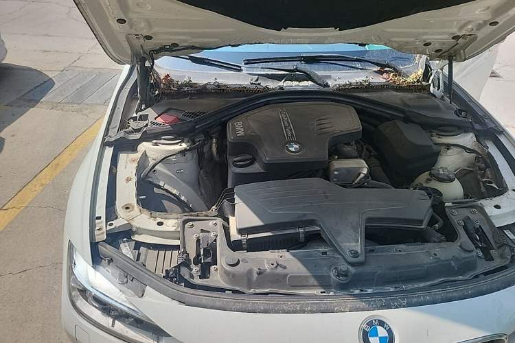 Used BMW 3 Series 2014 320i Sport Edition Engine Bay Right